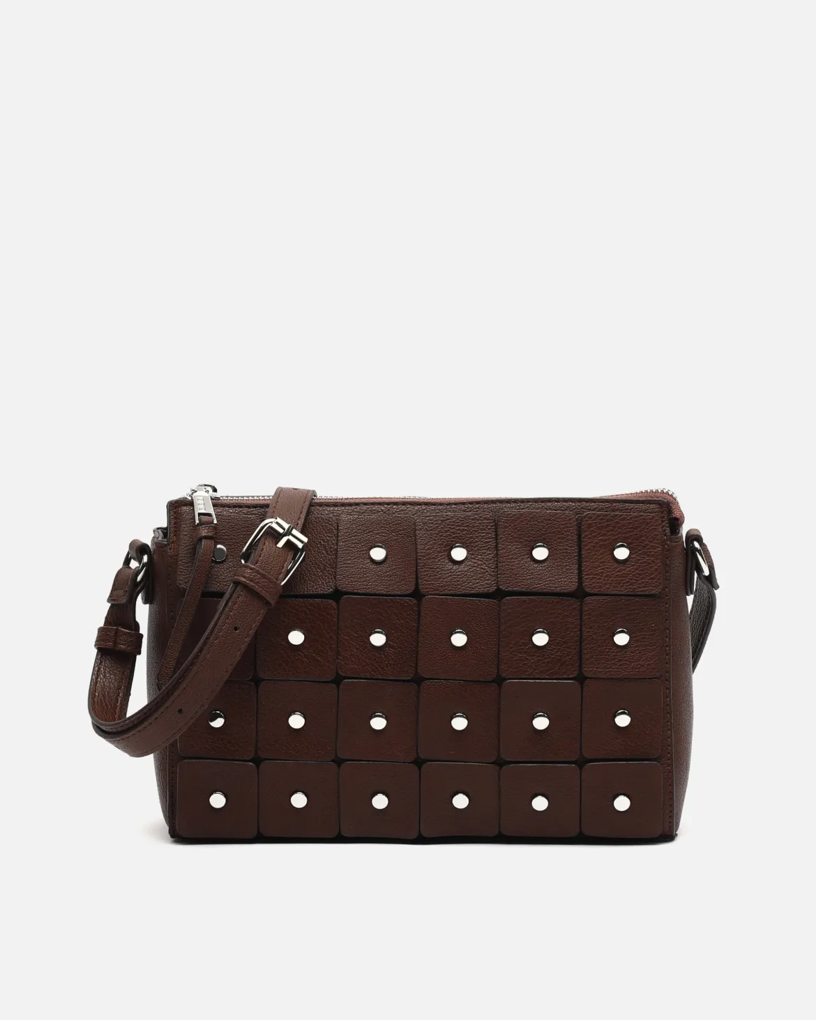 Bolso bandolera con detalles metálicos