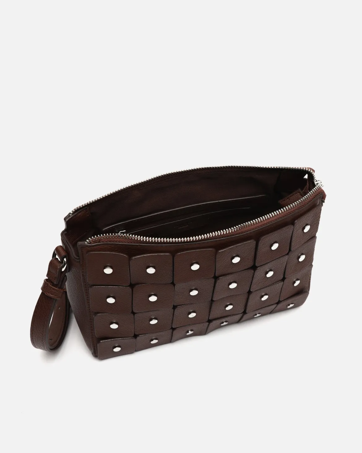 Bolso bandolera con detalles metálicos