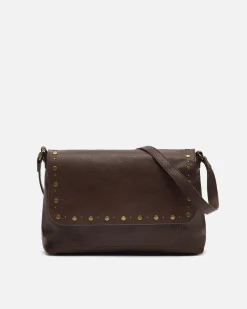 Bolso bandolera con detalles metálicos