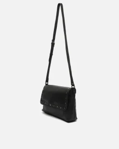 Bolso bandolera con detalles metálicos