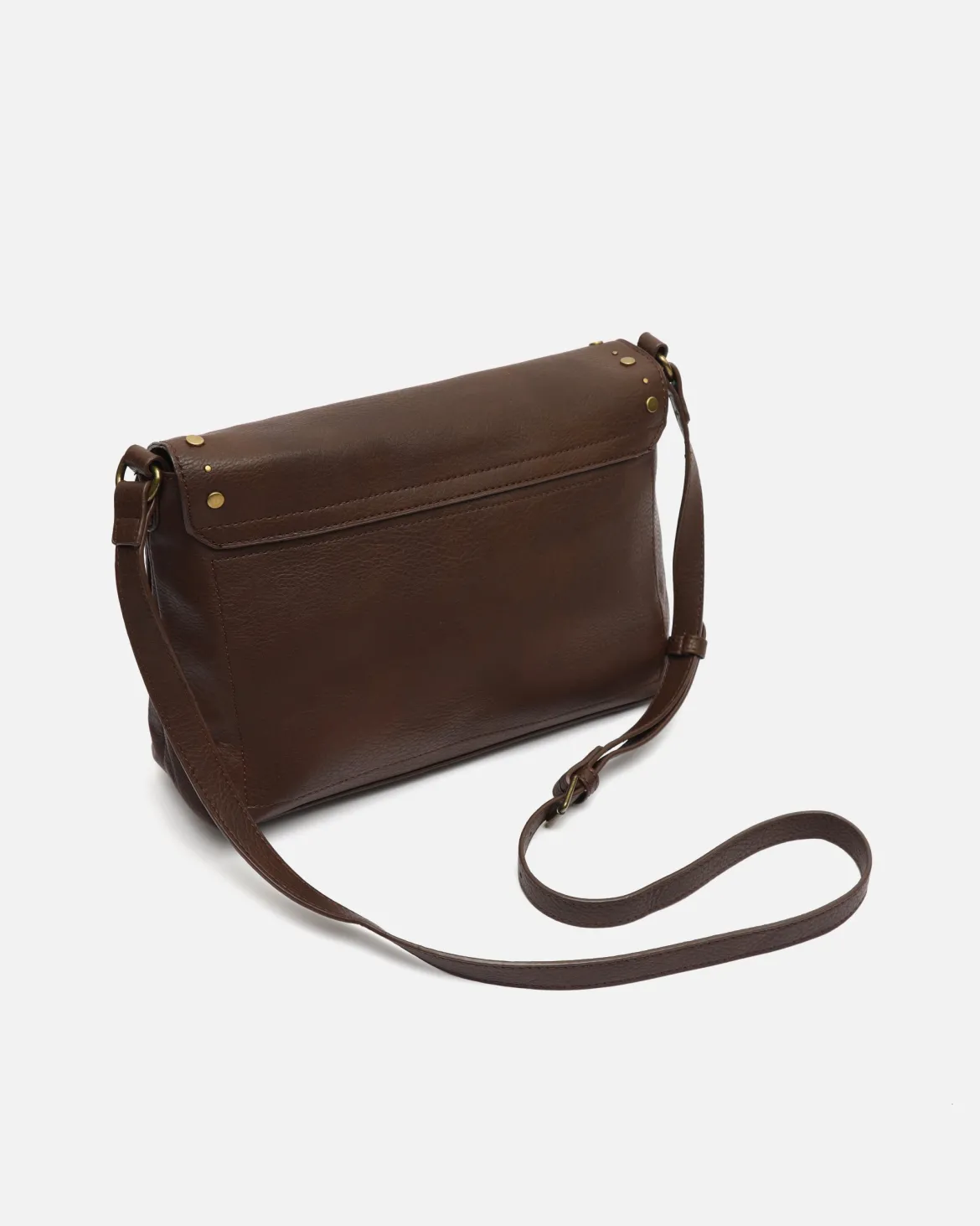 Bolso bandolera con detalles metálicos