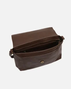 Bolso bandolera con detalles metálicos