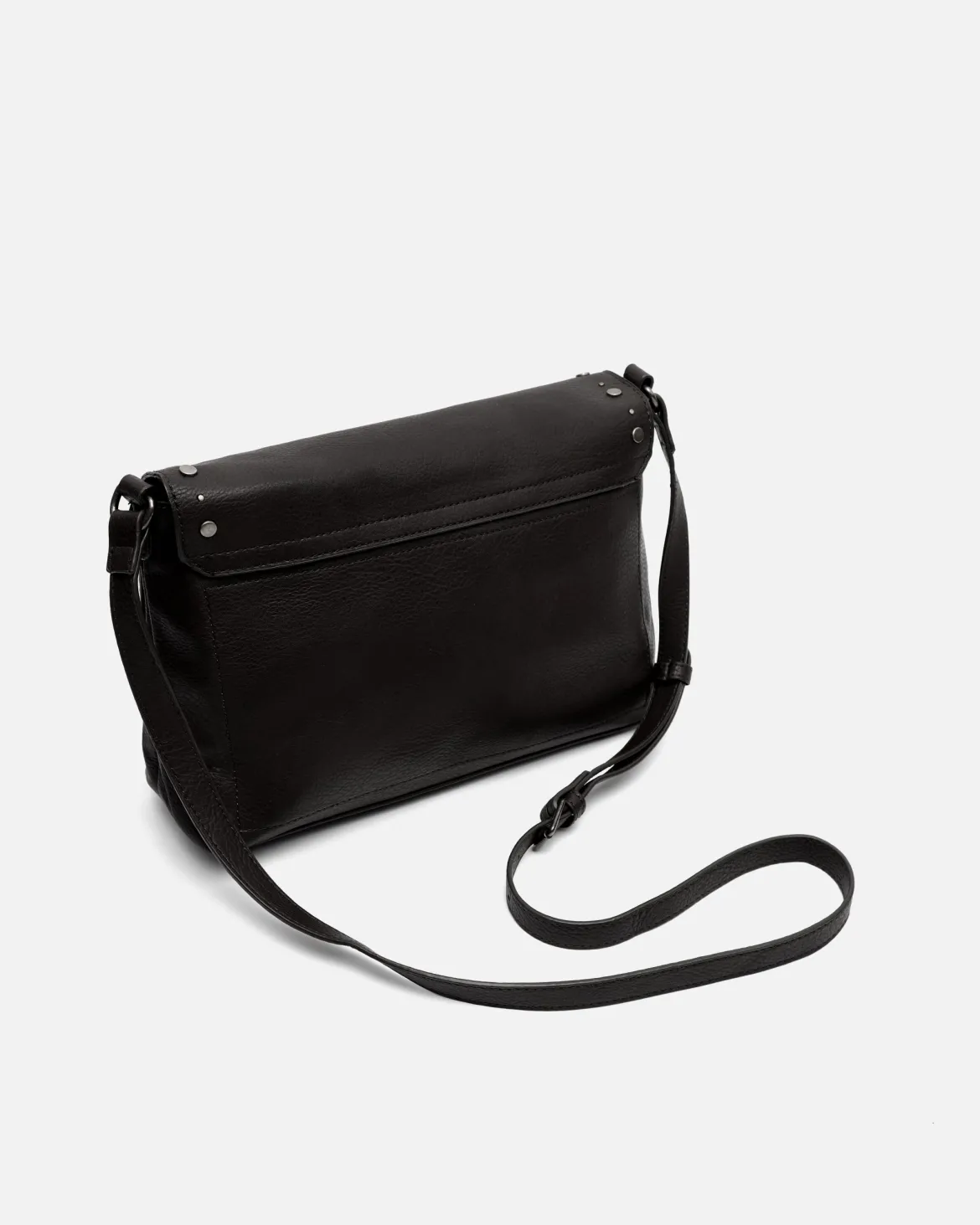 Bolso bandolera con detalles metálicos