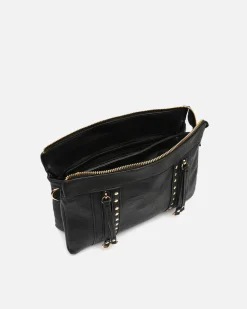 Bolso bandolera con detalles metálicos