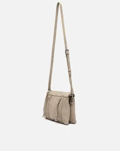 Bolso bandolera con detalles metálicos