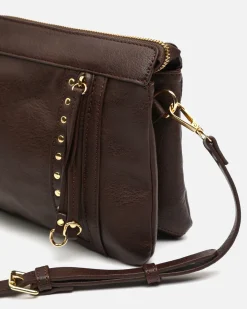 Bolso bandolera con detalles metálicos