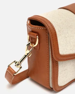 Bolso bandolera con solapa efecto rafia