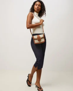 Bolso bandolera con solapa efecto rafia