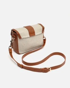 Bolso bandolera con solapa efecto rafia