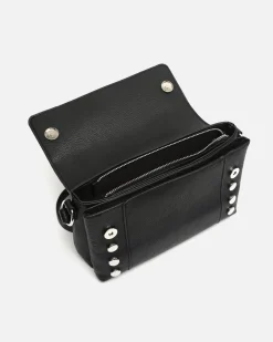 Bolso bandolera con solapa y detalles metálicos