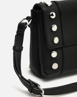 Bolso bandolera con solapa y detalles metálicos