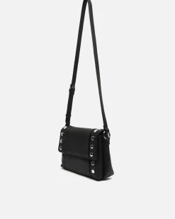 Bolso bandolera con solapa y detalles metálicos