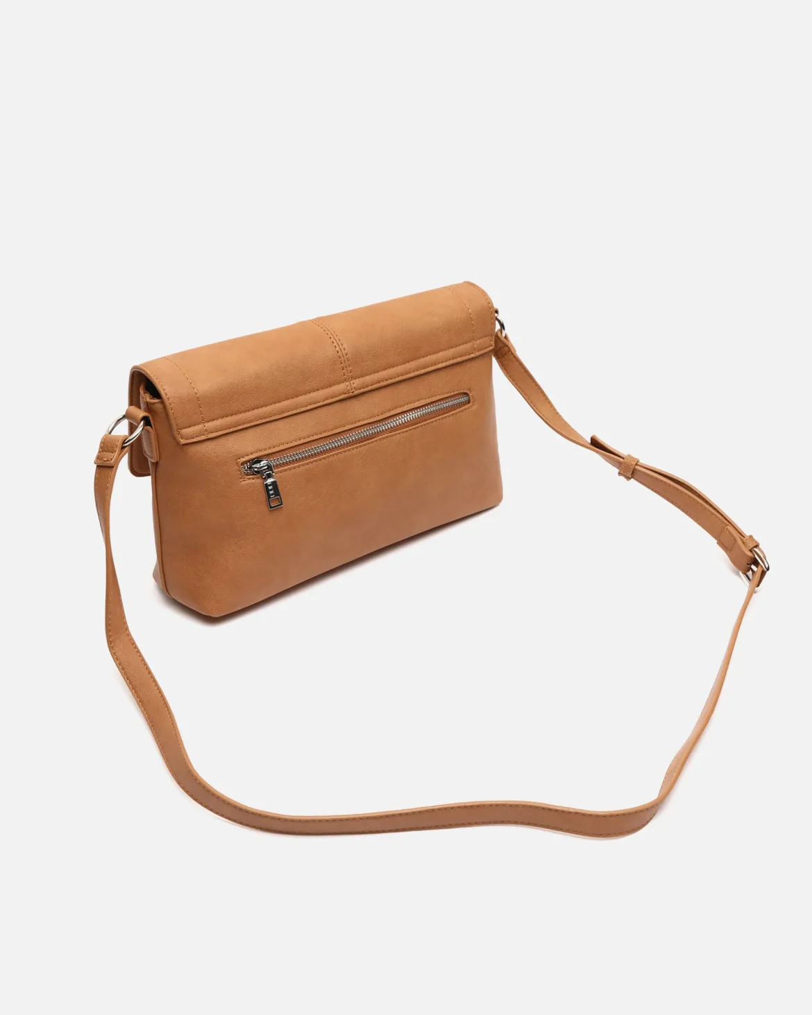Bolso bandolera con solapa