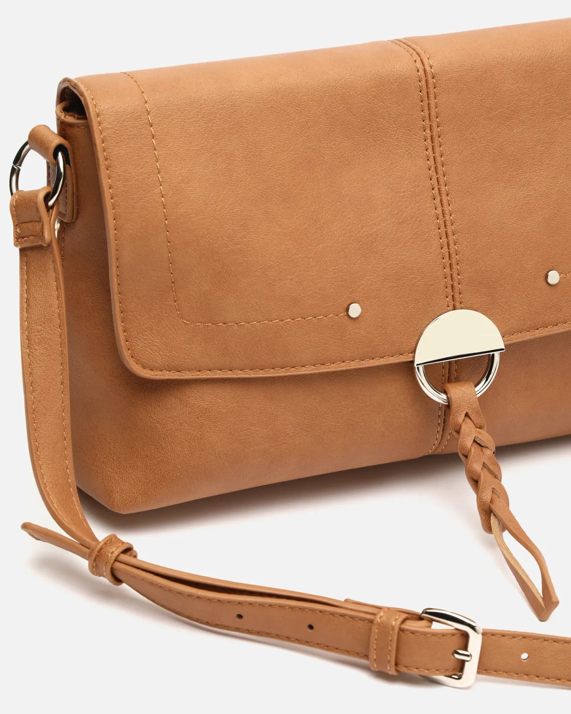Bolso bandolera con solapa