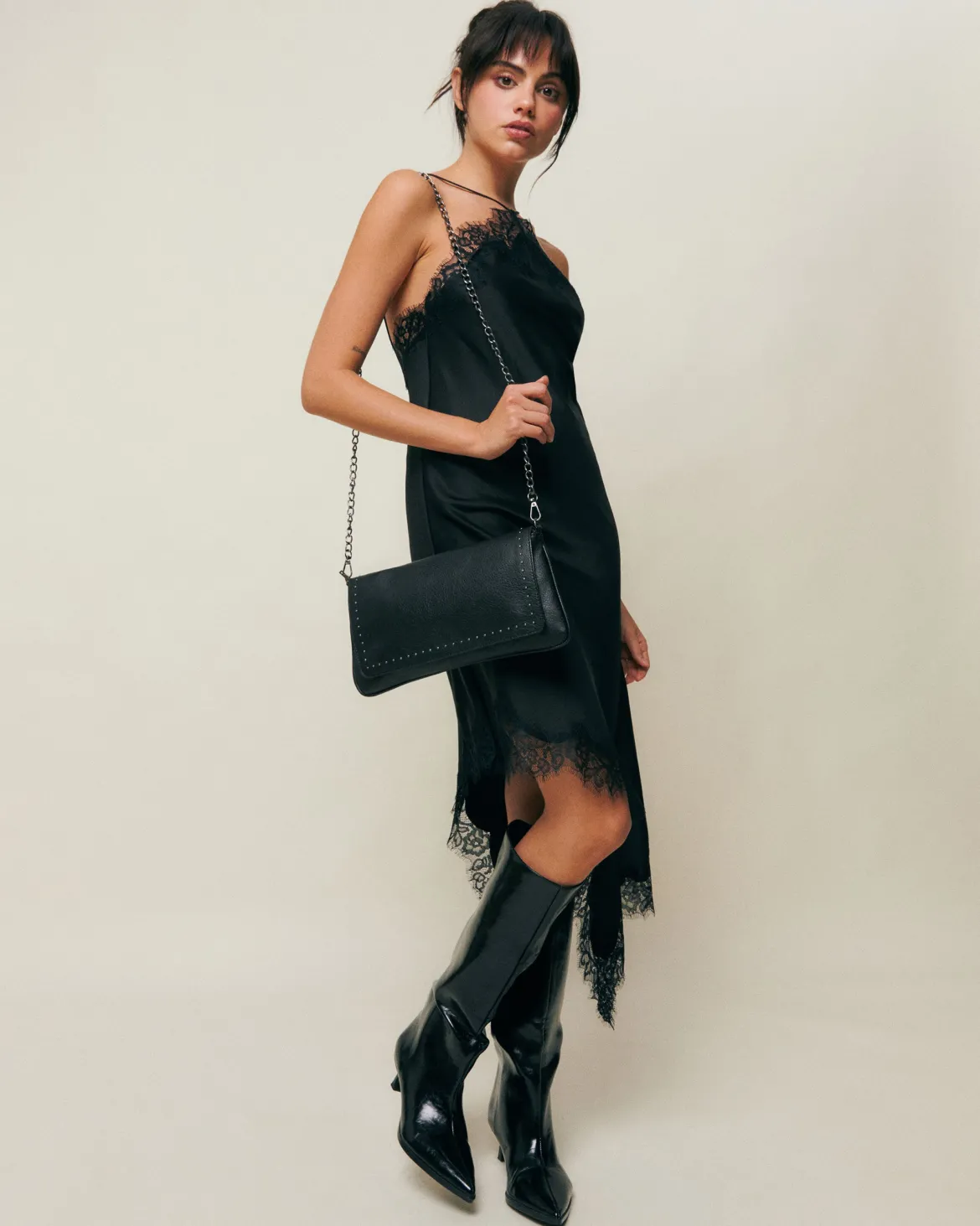 Bolso bandolera de fiesta pequeño con detalles metálicos