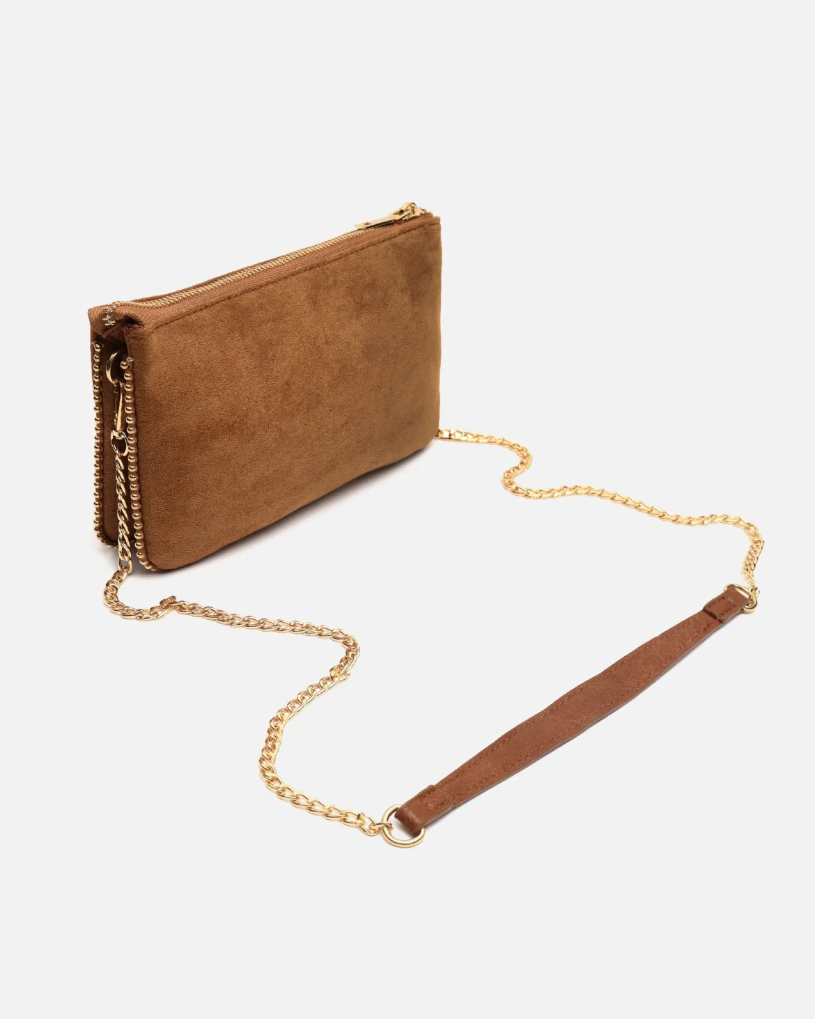 Bolso bandolera efecto ante y con detalles metálicos