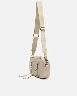 Bolso bandolera pequeño con detalles metálicos