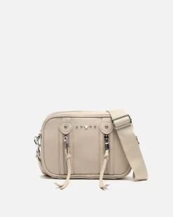 Bolso bandolera pequeño con detalles metálicos