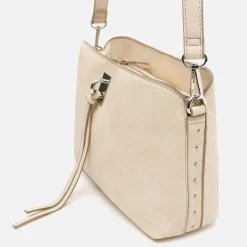 Bolso bandolera pequeño con detalles metálicos