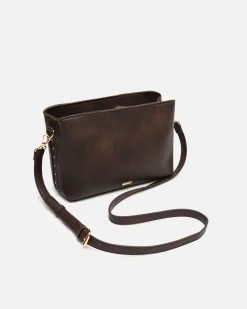 Bolso bandolera pequeño con detalles metálicos