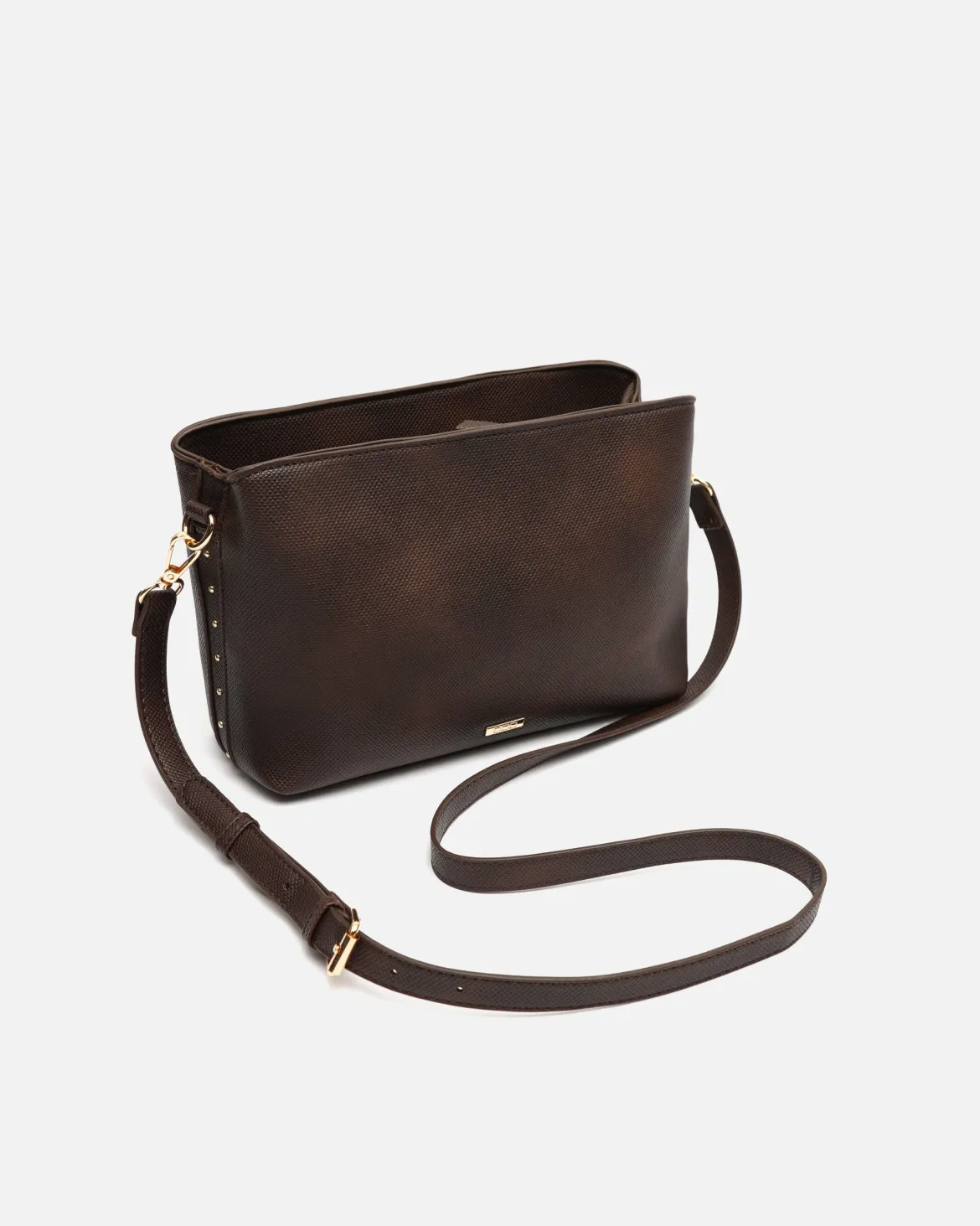 Bolso bandolera pequeño con detalles metálicos
