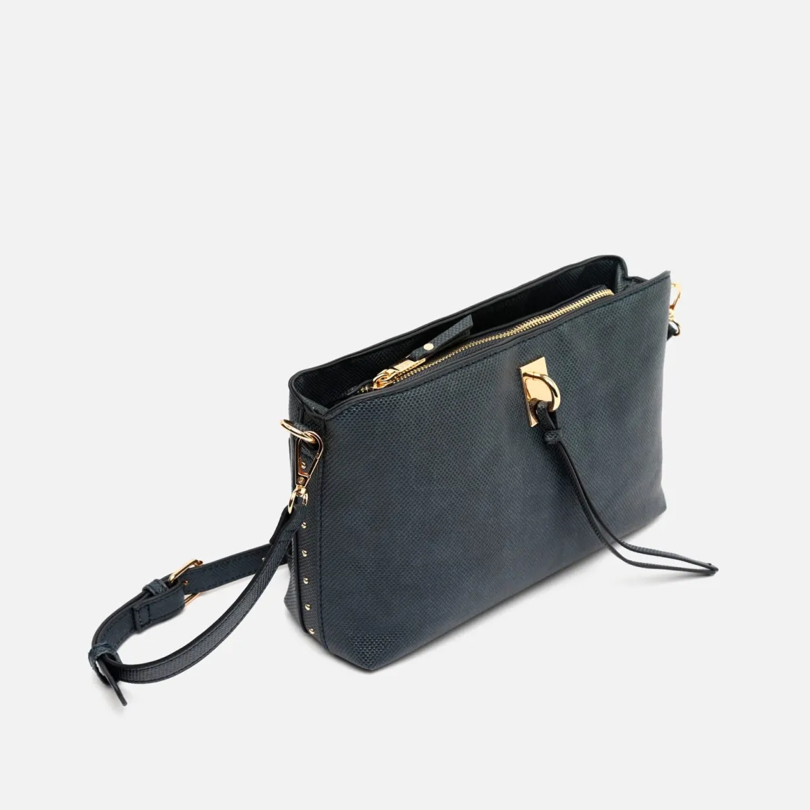 Bolso bandolera pequeño con detalles metálicos