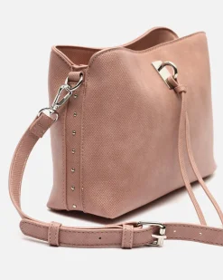 Bolso bandolera pequeño con detalles metálicos