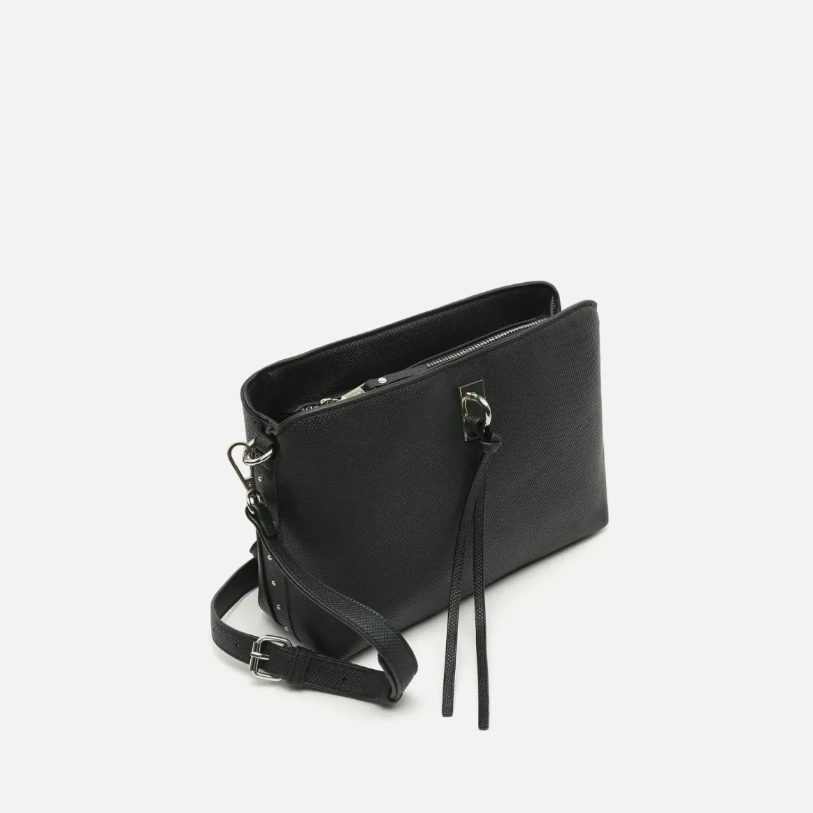 Bolso bandolera pequeño con detalles metálicos