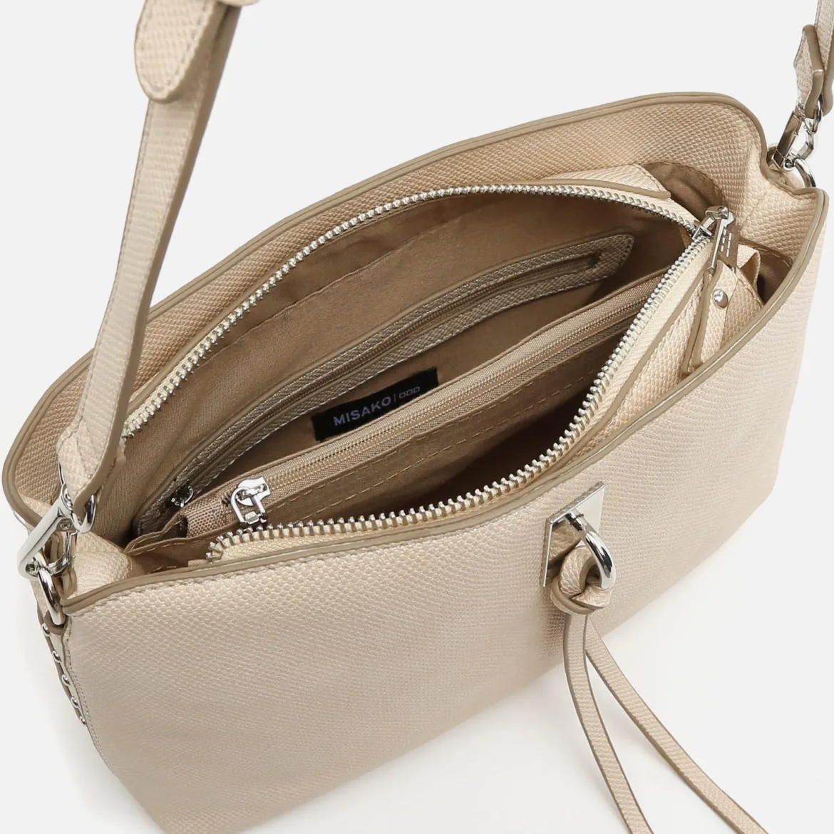 Bolso bandolera pequeño con detalles metálicos
