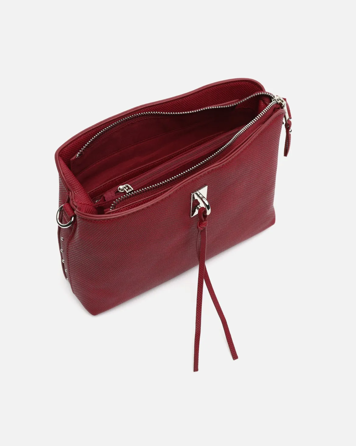 Bolso bandolera pequeño con detalles metálicos