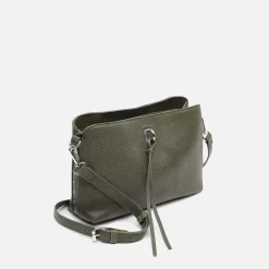 Bolso bandolera pequeño con detalles metálicos
