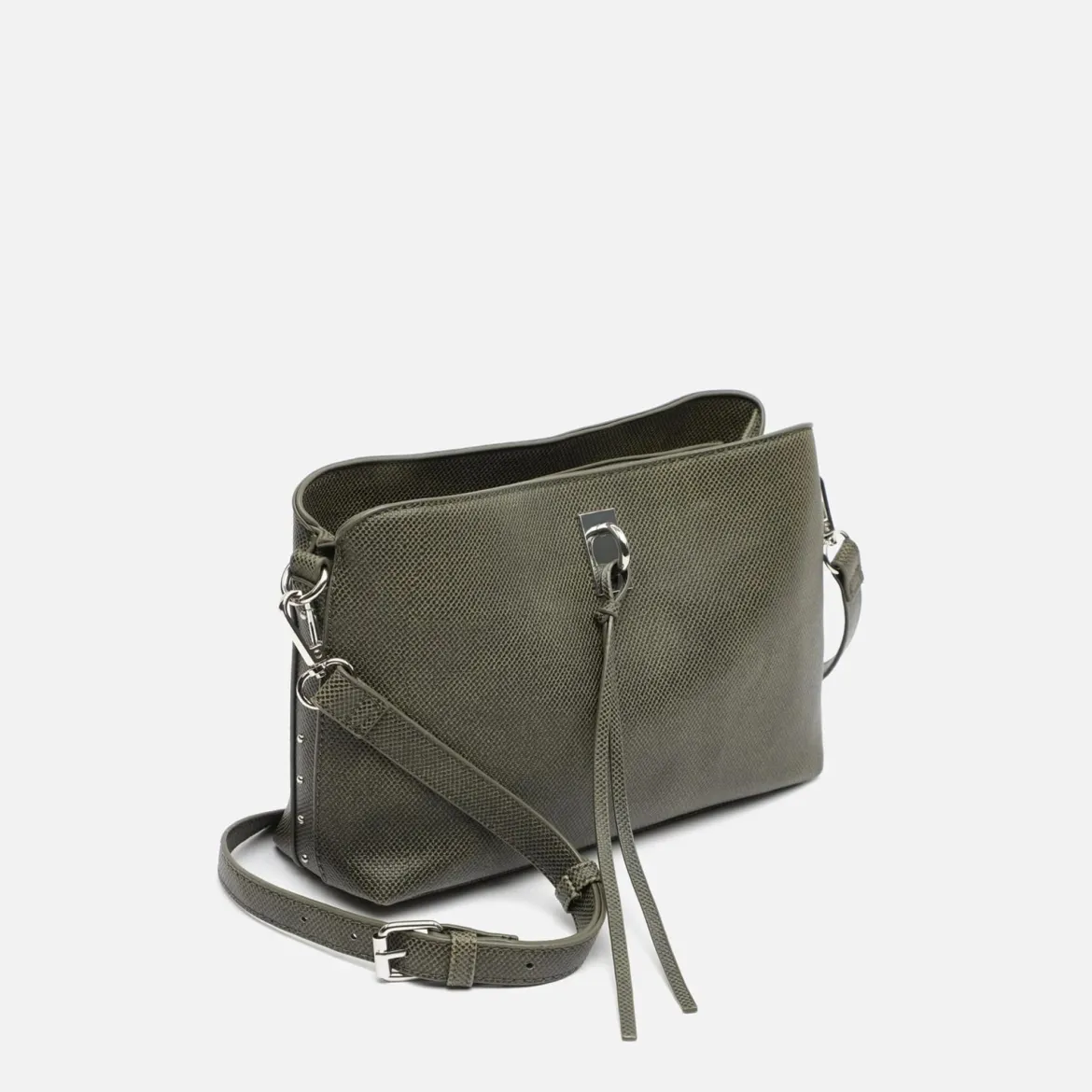 Bolso bandolera pequeño con detalles metálicos