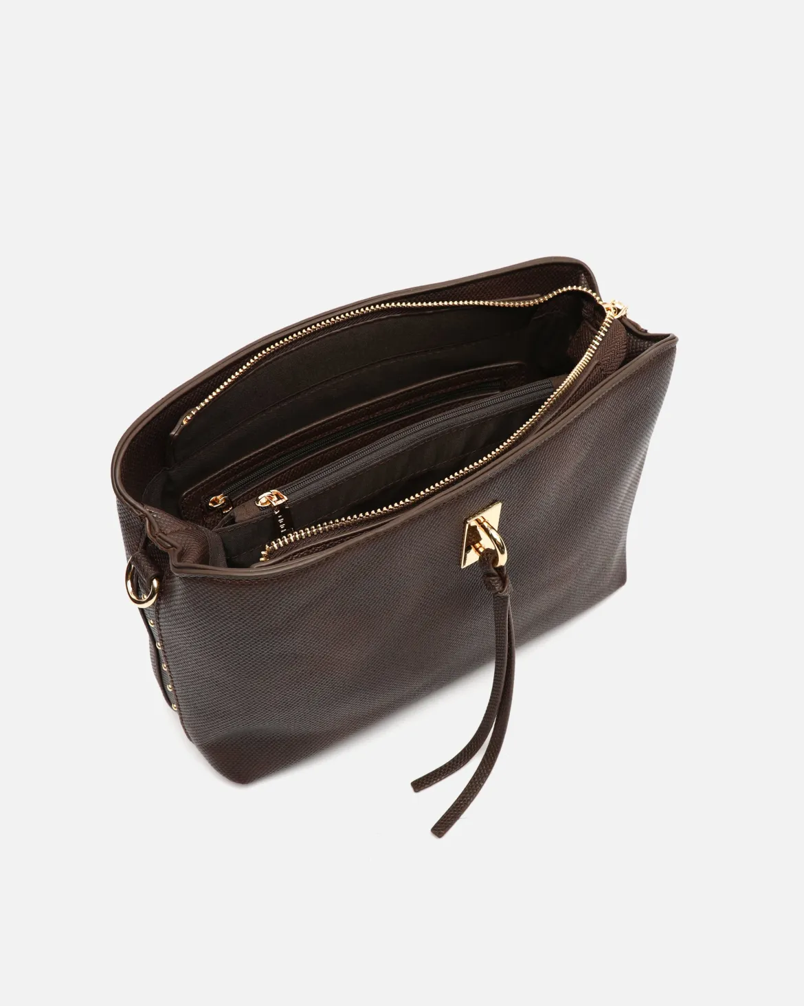 Bolso bandolera pequeño con detalles metálicos