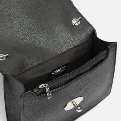Bolso bandolera pequeño con detalles metalizados