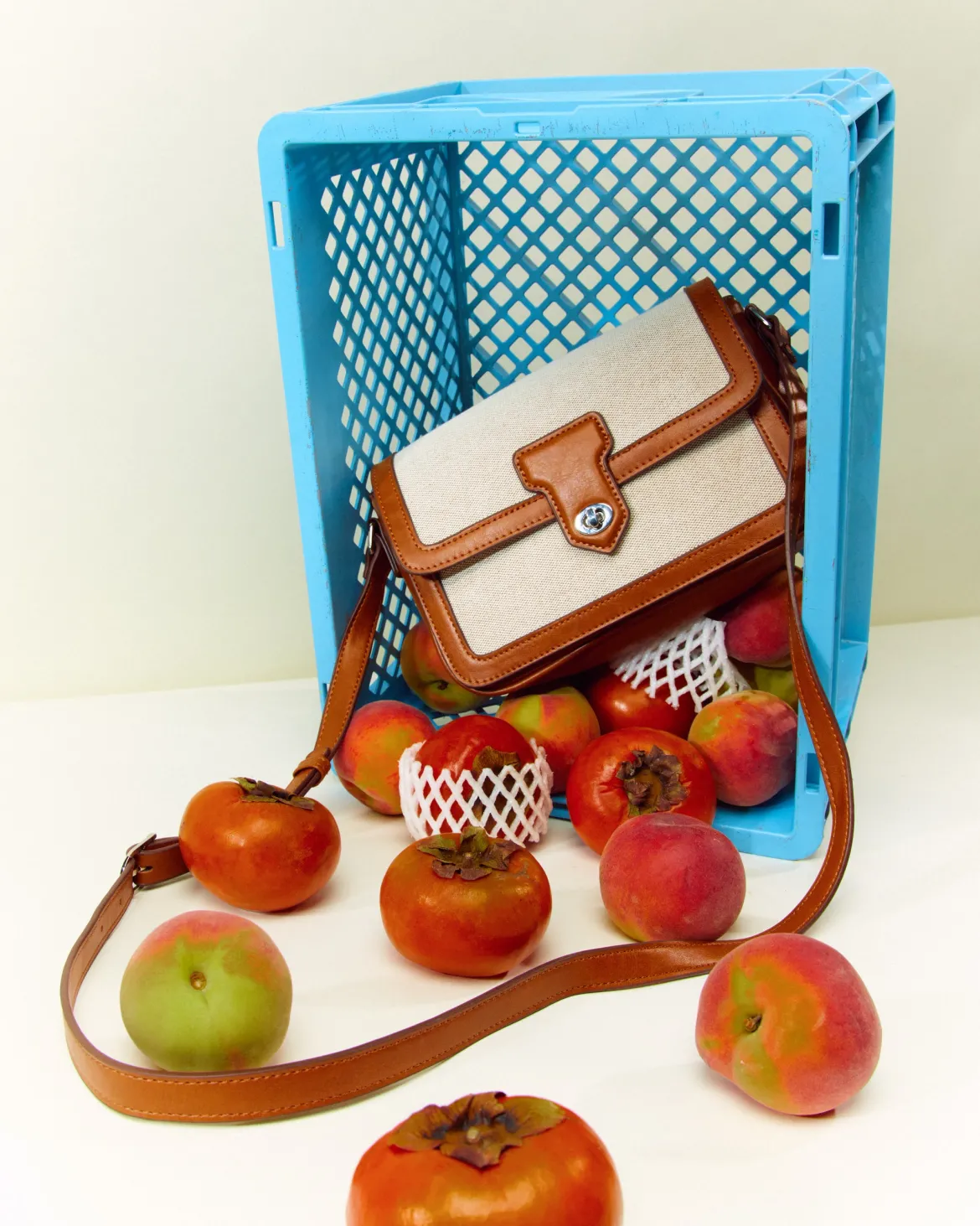 Bolso bandolera pequeño con solapa