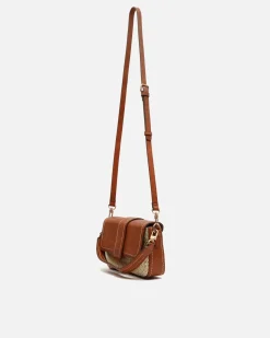 Bolso bandolera pequeño con solapa efecto rafia