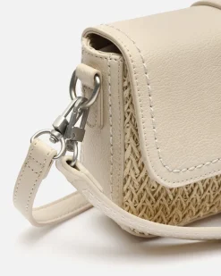 Bolso bandolera pequeño con solapa efecto rafia