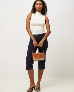 Bolso bandolera pequeño con solapa efecto rafia