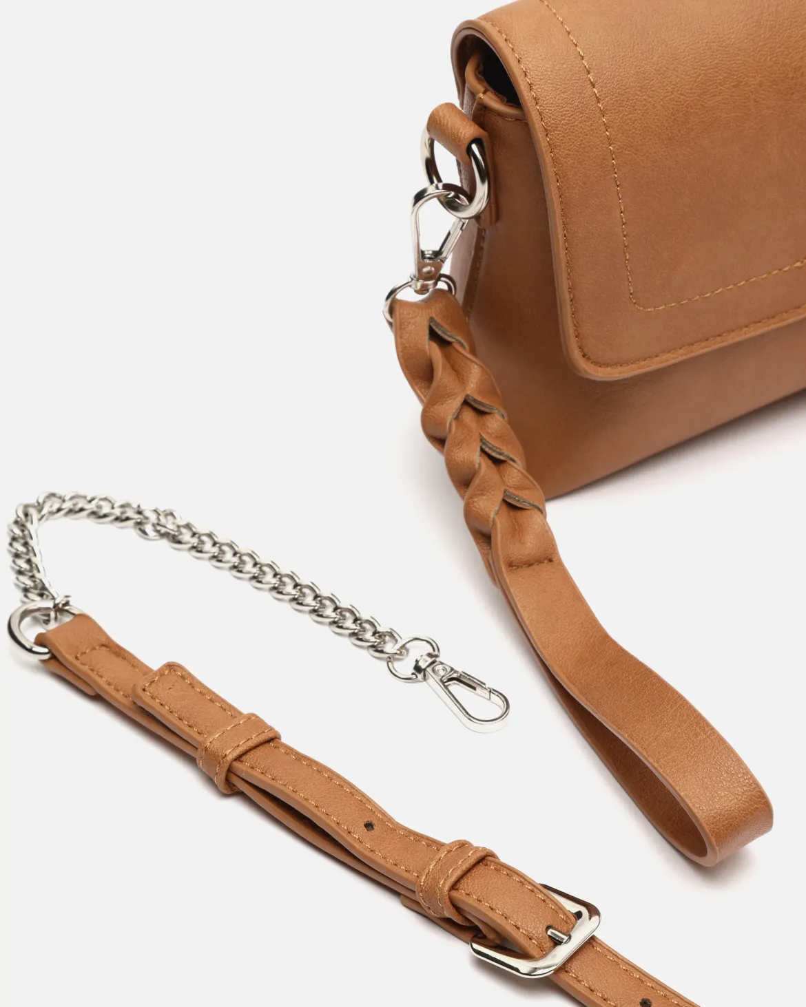 Bolso bandolera pequeño con solapa