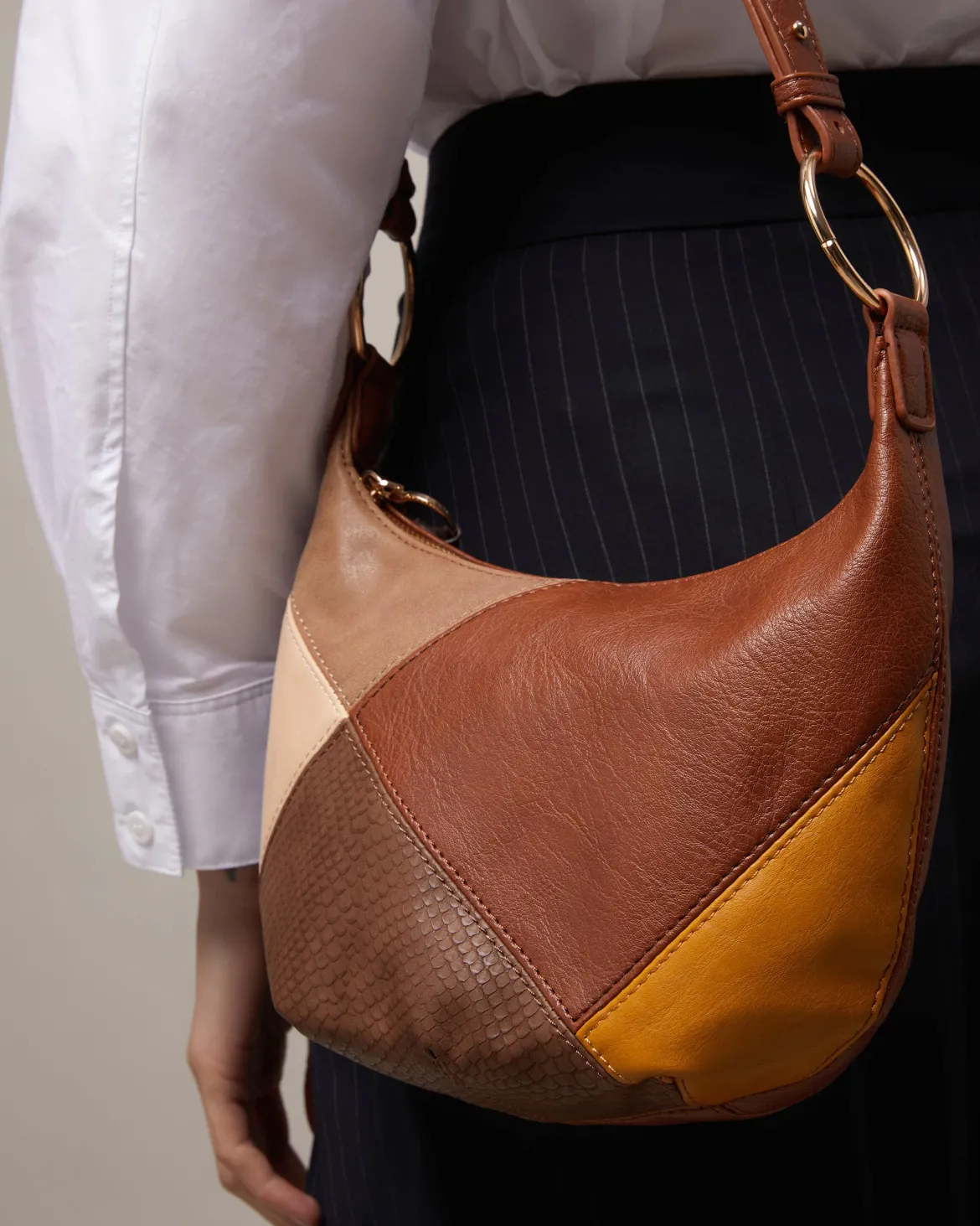 Bolso bandolera pequeño con estampado patchwork