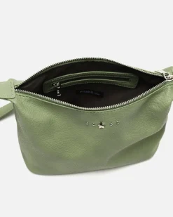 Bolso bandolera pequeño con detalles metálicos