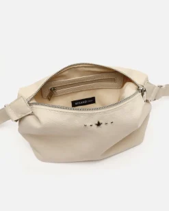 Bolso bandolera pequeño con detalles metálicos