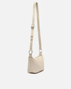 Bolso bandolera pequeño con detalles metálicos