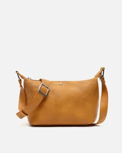 Bolso bandolera pequeño con detalles metálicos