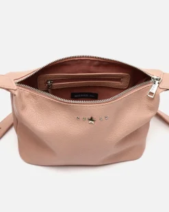 Bolso bandolera pequeño con detalles metálicos