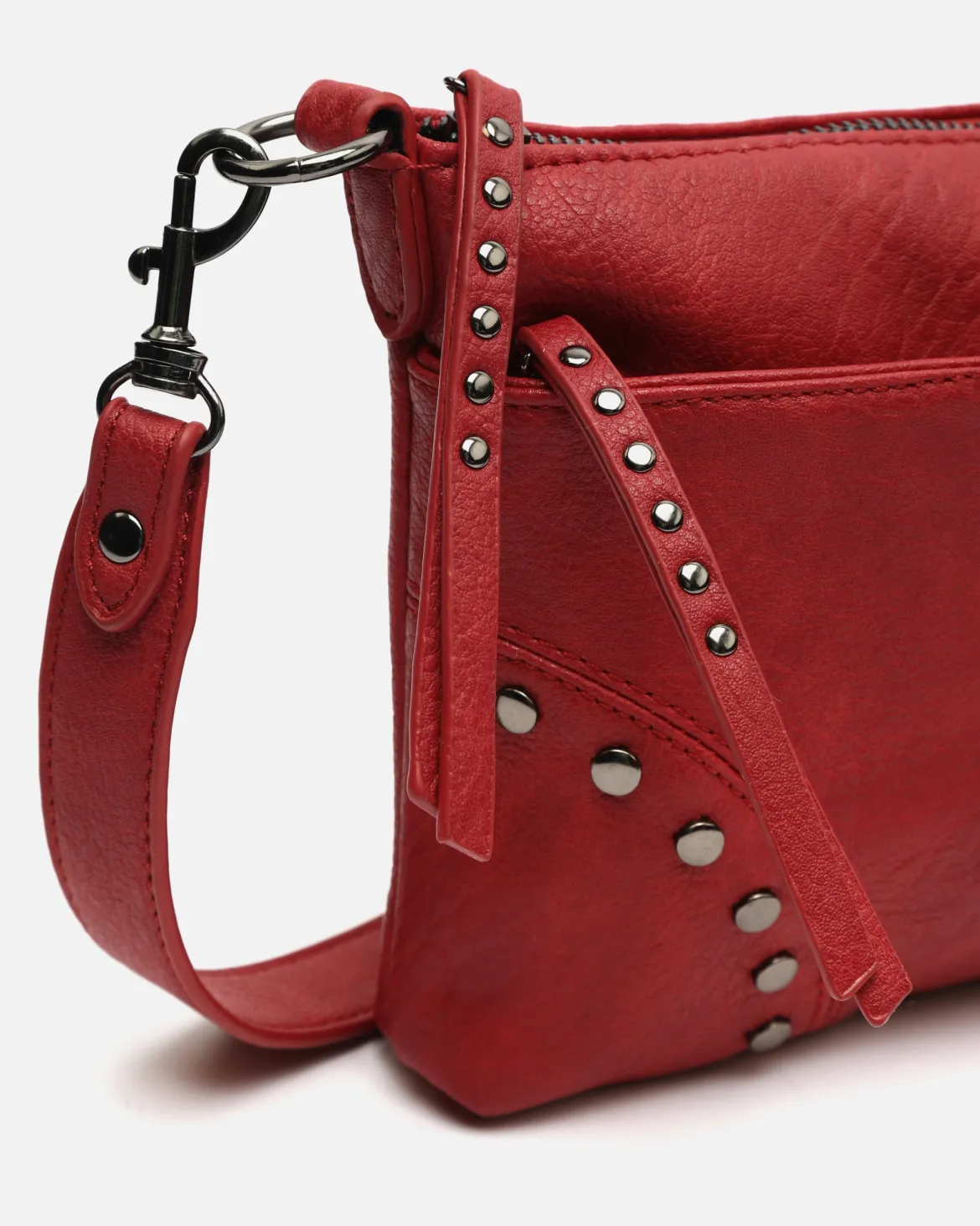 Bolso bandolera pequeño con detalles metálicos