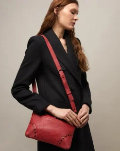 Bolso bandolera pequeño con detalles metálicos