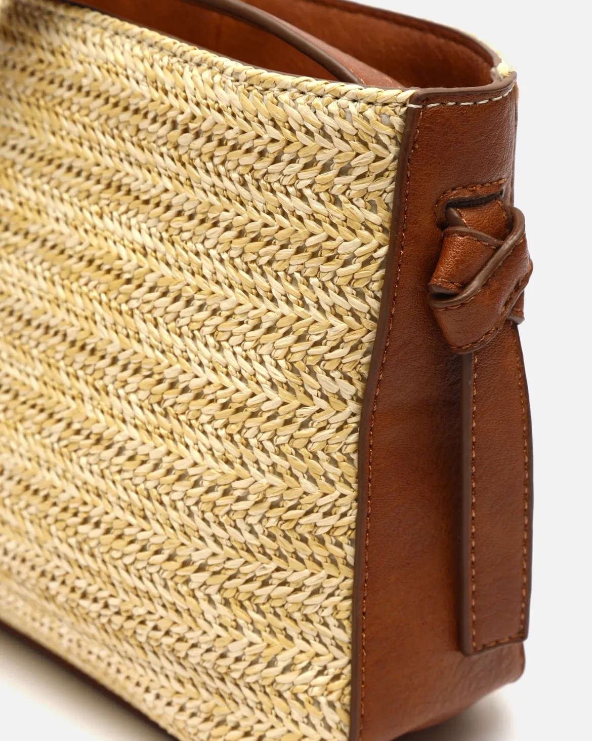 Bolso bandolera pequeño efecto rafia