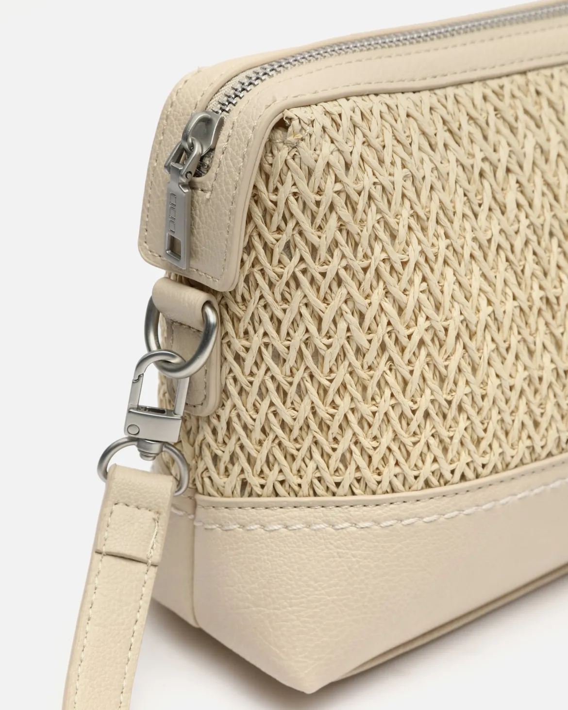 Bolso bandolera pequeño efecto rafia