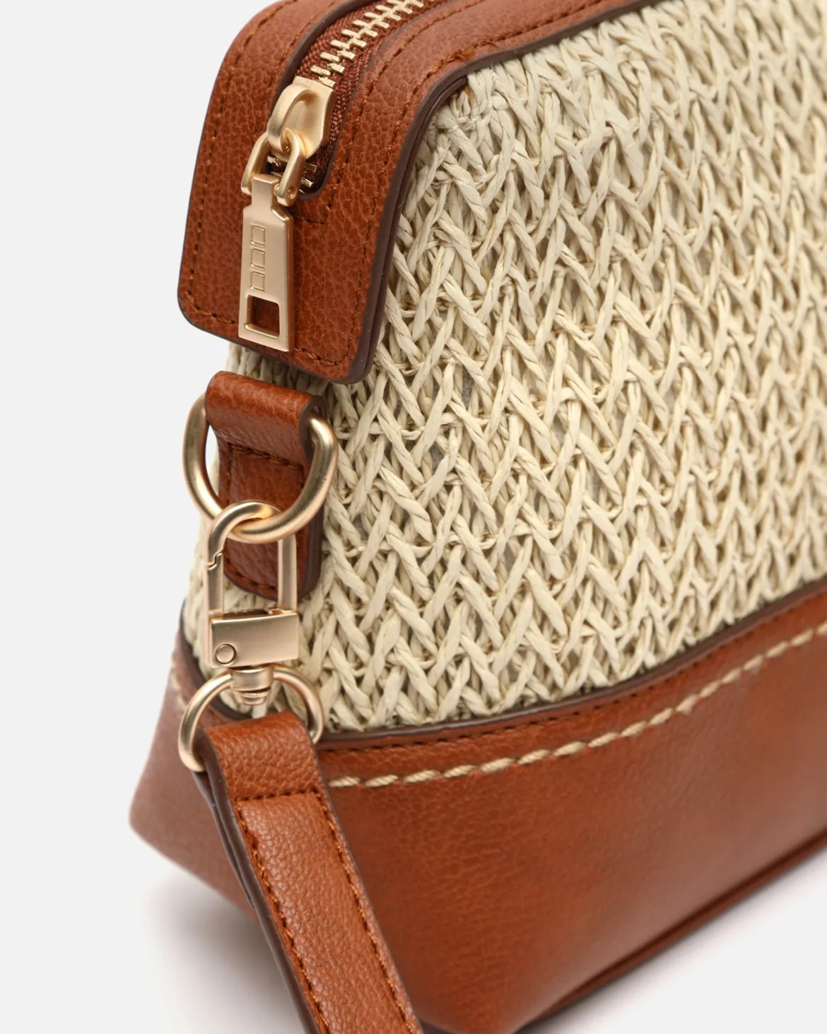 Bolso bandolera pequeño efecto rafia